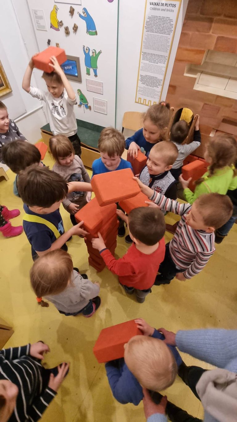 Read more about the article Išvyka į “Žaislų muziejų”