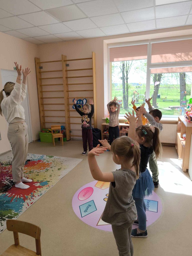 Read more about the article Tarptautinė šokio diena Rudausiuose