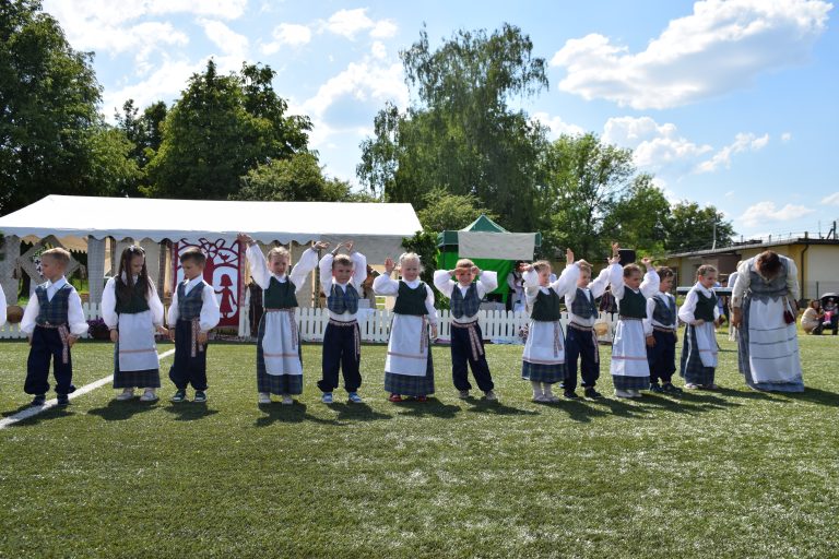 Read more about the article LIETUVIŲ LIAUDIES ŠOKIŲ IR RATELIŲ FESTIVALIS  „MES NUPINSIM ŠOKIŲ PYNĘ“ RUDAUSIŲ KAIME