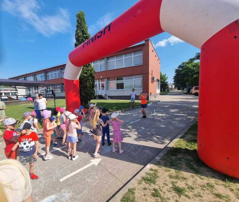 Read more about the article Fizinio aktyvumo akcija ,,Apibėk darželį”