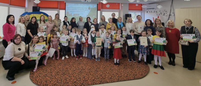 Read more about the article Vilniaus rajono  švietimo įstaigų, teikiančių ikimokyklinį ir priešmokyklinį ugdymą, skaitovų konkursas ,,Aš augu Lietuvoj”